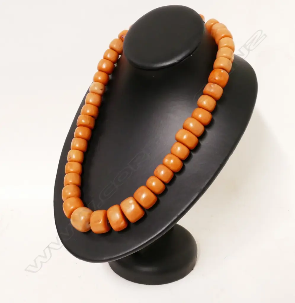 A vintage strand of 44 natural light reddish pink toned coral beads Image 1++