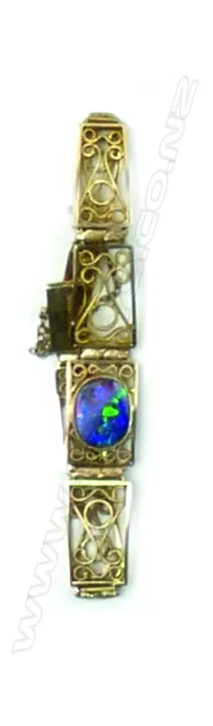 A 9ct. gold and opal bracelet Image 1++