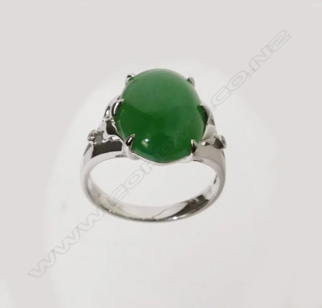 An 18ct. white gold and jade ring Image 1++