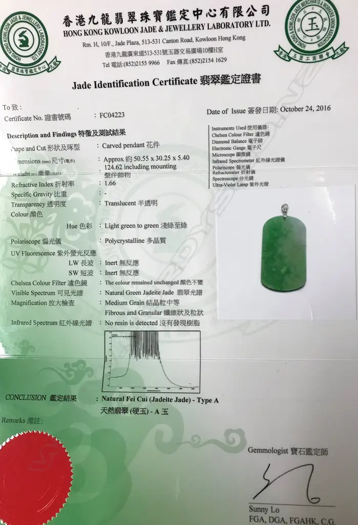 A natural Fei Cui type A jadeite pendant Image 1++