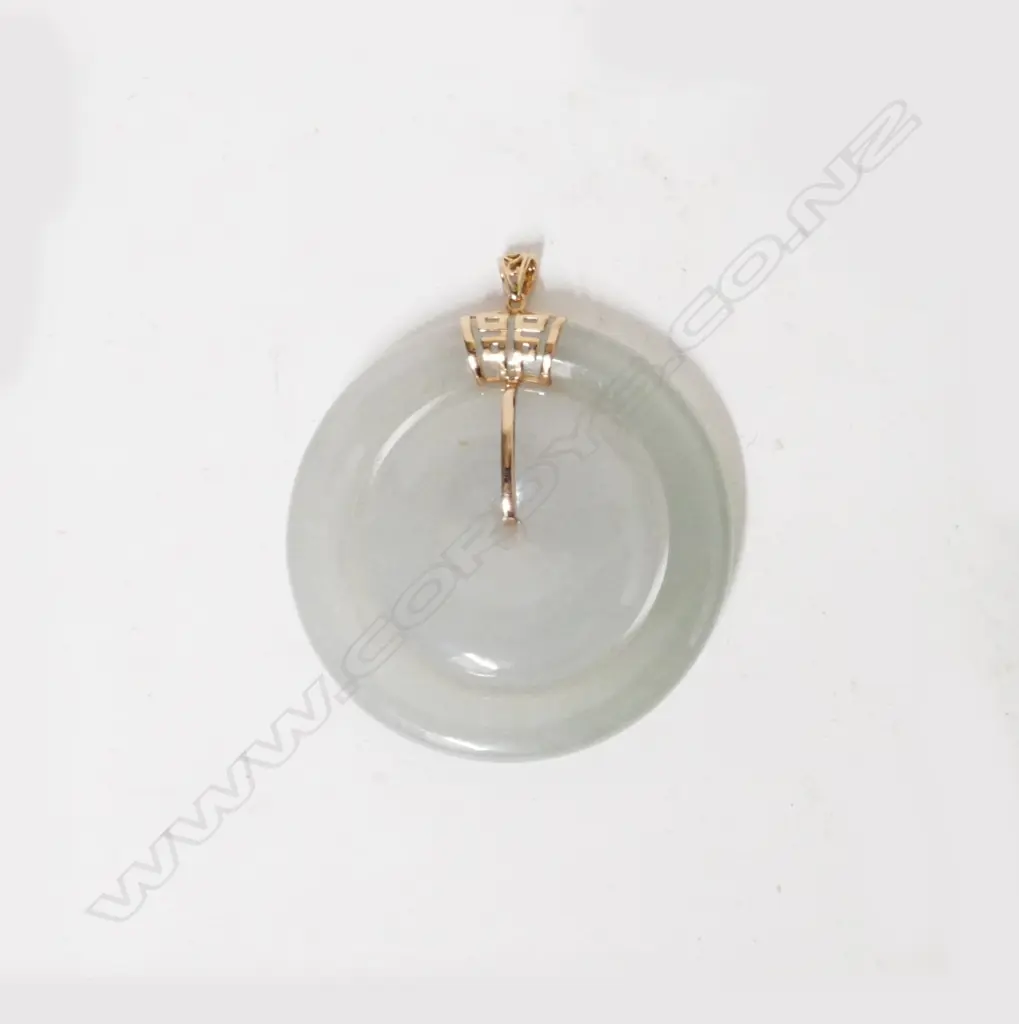 A natural Fei Cui type A jadeite pendant Image 1++