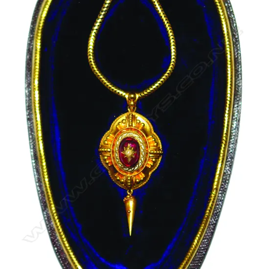 A Victorian 15ct. gilded yellow gold Etruscan original boxed pendant necklace