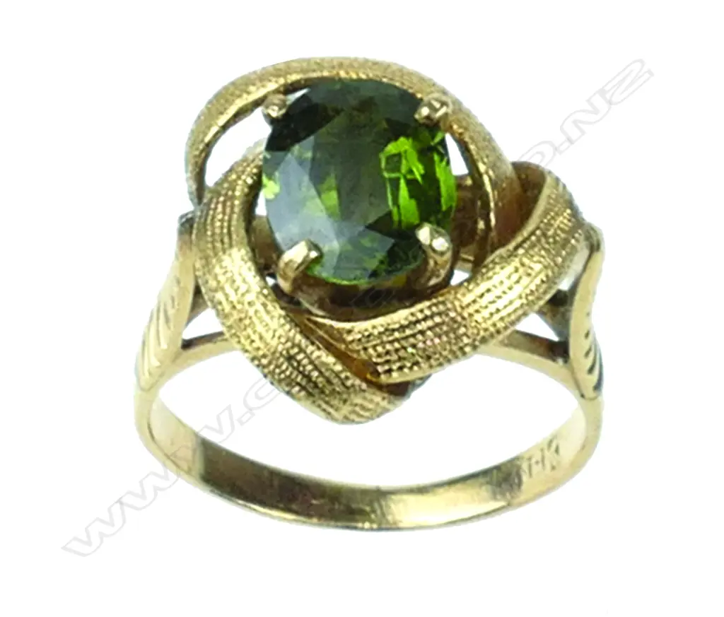 A retro 18ct gold and green sapphire ring Image 1++