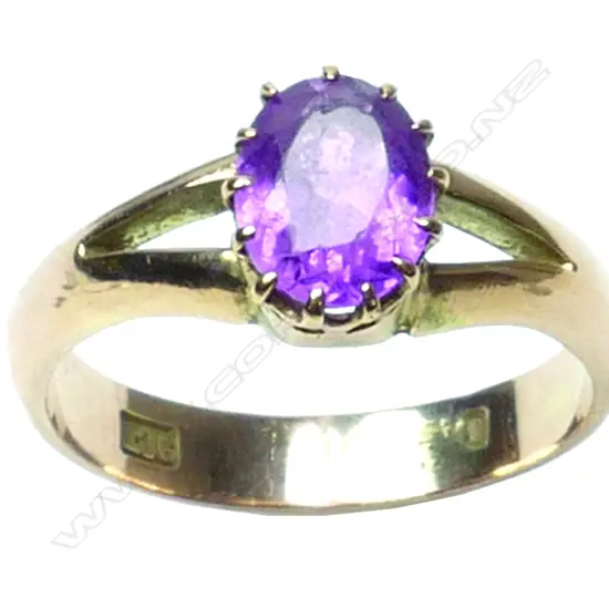 A 9ct gold and amethyst ring