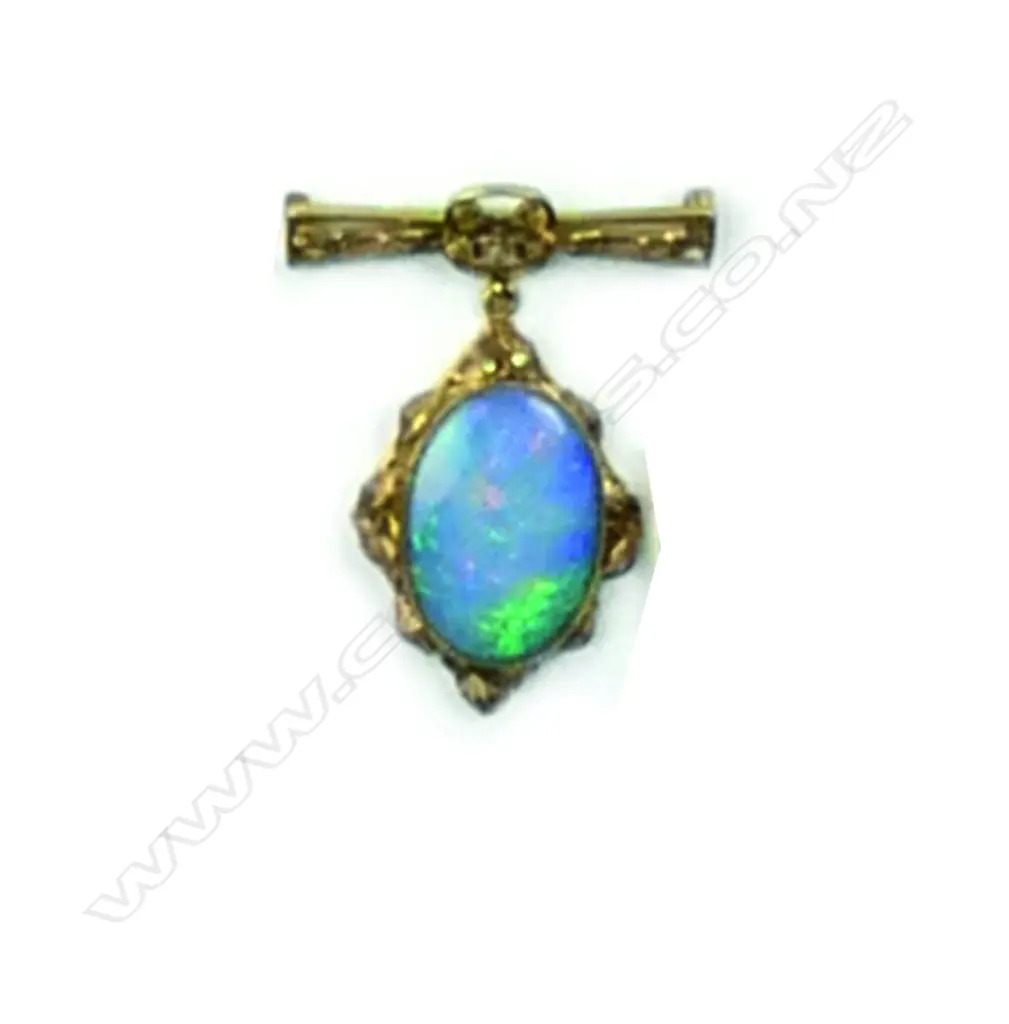 An early 20thC 9ct. gold and opal pendant/brooch Image 1++
