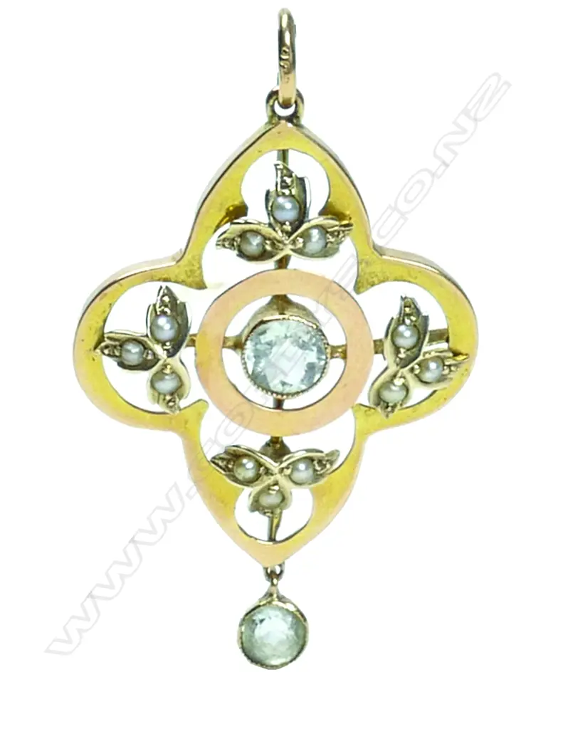 An Edwardian 9ct. rose gold pendant Image 1++