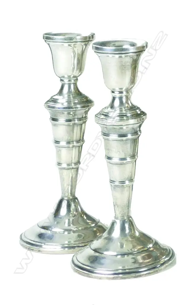 A pair of American sterling silver candlesticks Image 1++