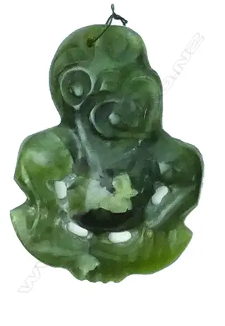 An early/mid-20thC Maori pounamu hei tiki Image 1++