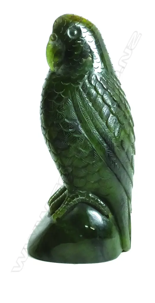 Graeme Wylie N.Z. greenstone finely carved kea Image 1++