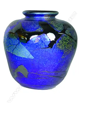 A Gary Nash art glass vase Image 1++