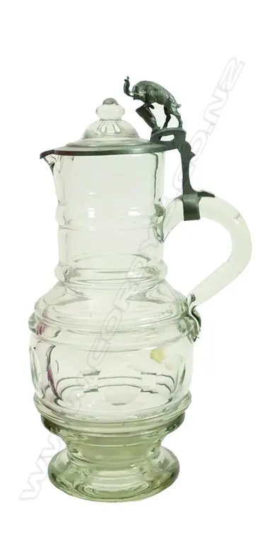 A German glass flagon Image 1++