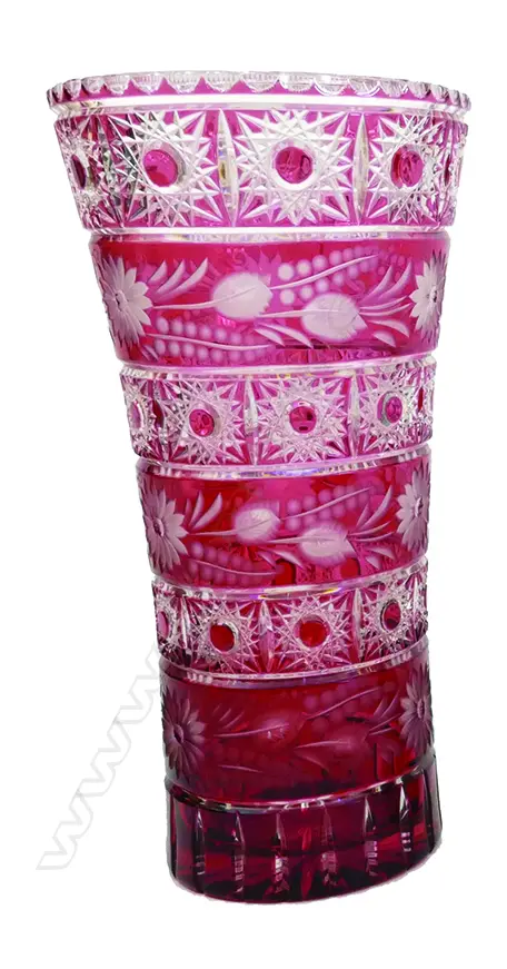 An impressive cranberry crystal vase Image 1++