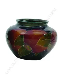 A small William Moorcroft vase Image 1++