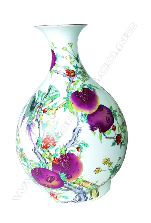 A Museum copy Qianlong porcelain vase Image 1++