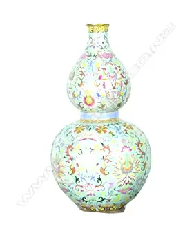 A Chinese porcelain double gourd vase Image 1++