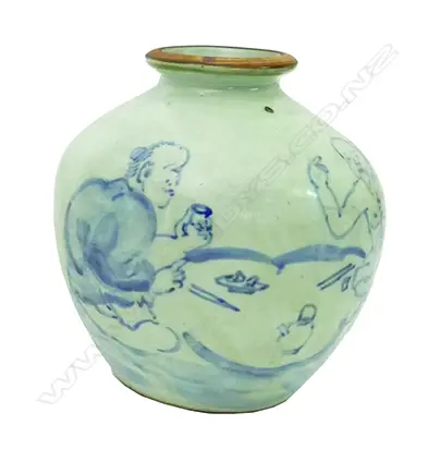 A Chinese porcelain blue and white vase Image 1++