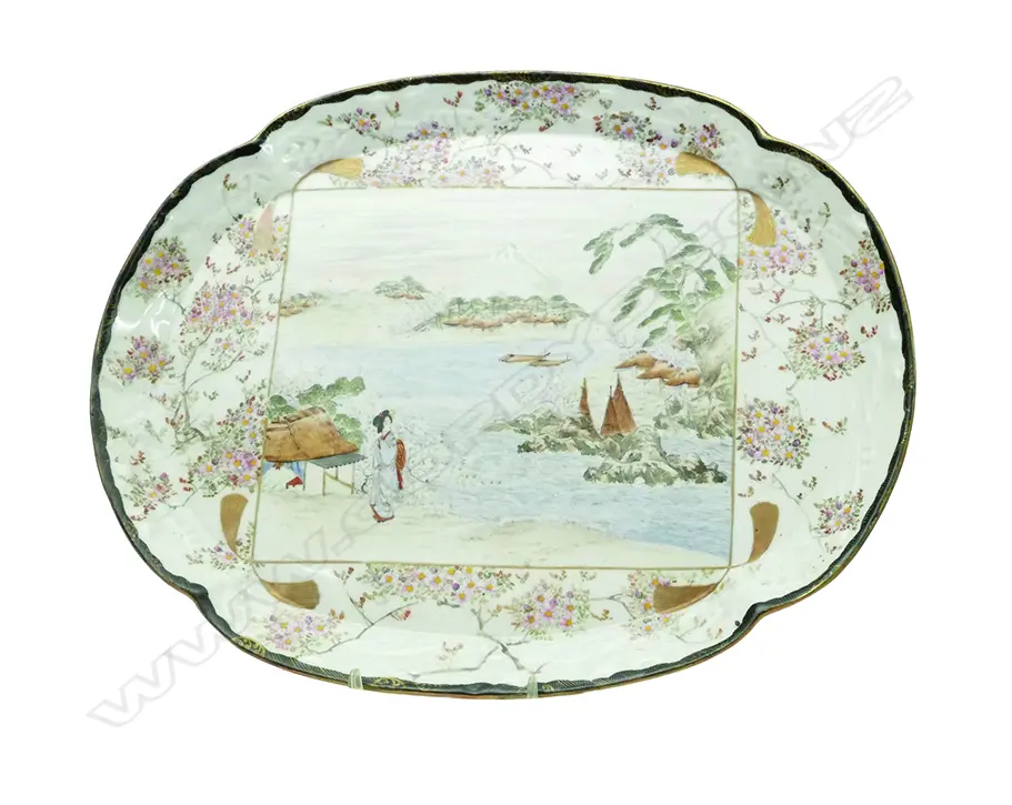A Japanese porcelain tray Image 1++