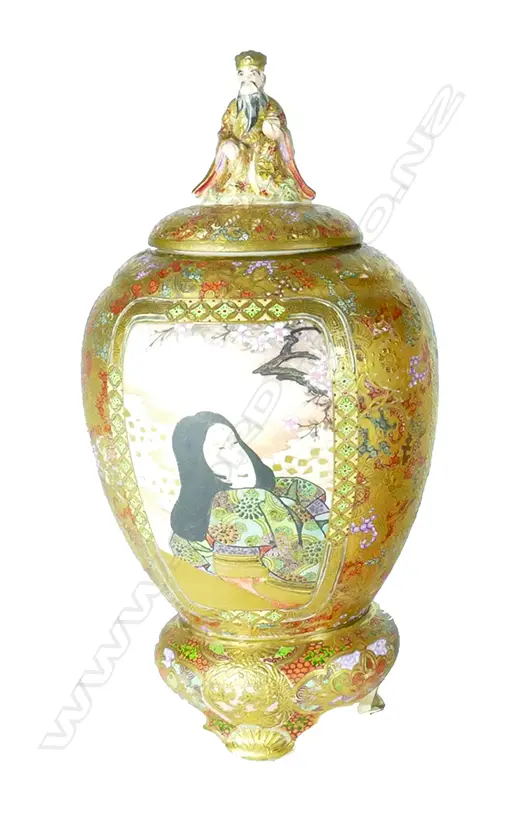 A Japanese Meiji period Satsuma vase Image 1++