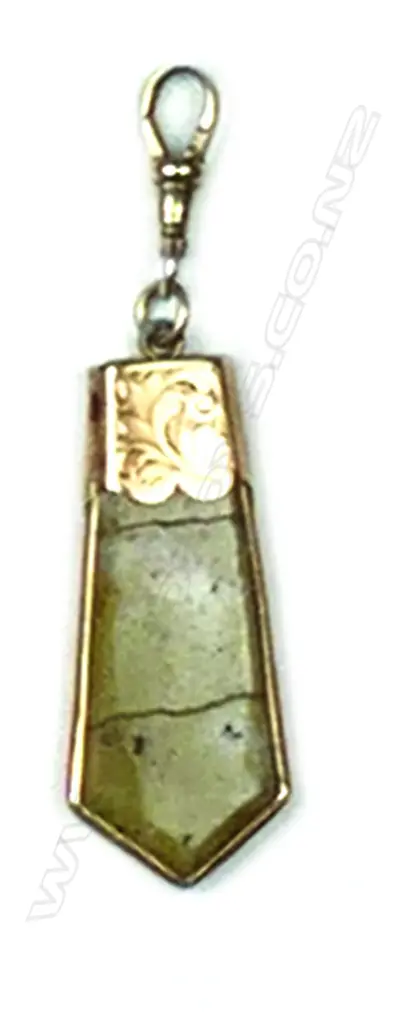 A N.Z. colonial gold bearing quartz and 9ct. yellow gold pendant Image 1++