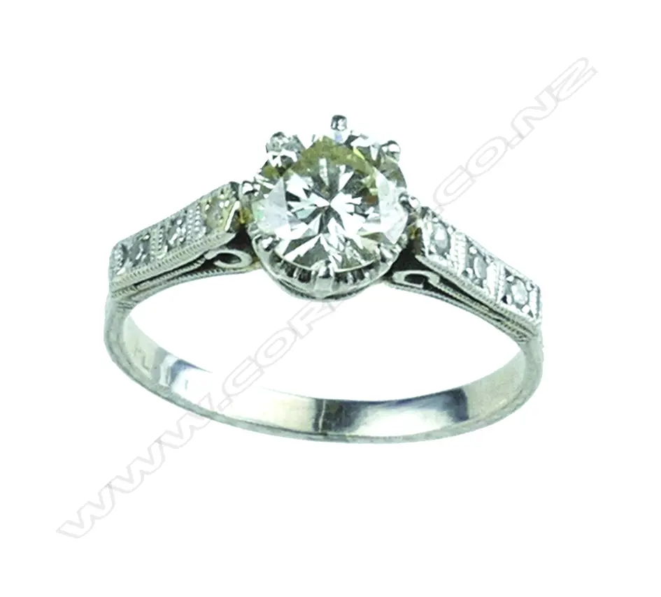 An estate platinum and solitaire diamond ring Image 1++
