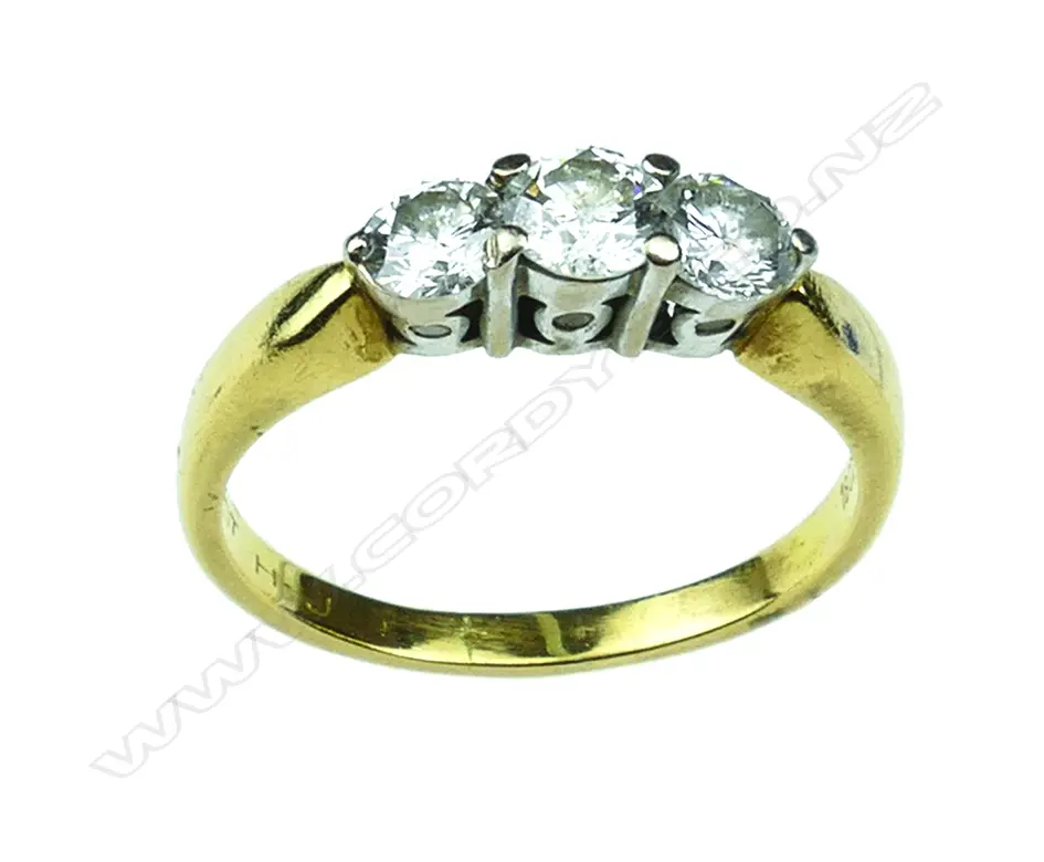 An 18ct gold and three stone diamond ring Image 1++
