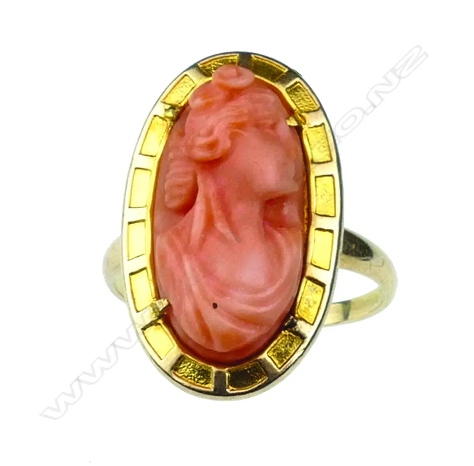 A vintage 10ct. yellow gold and Mediterranean coral carved ring Image 1++