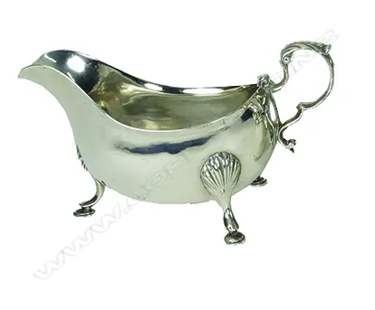An early George III Irish silver fat bellied gravy boat Image 1++