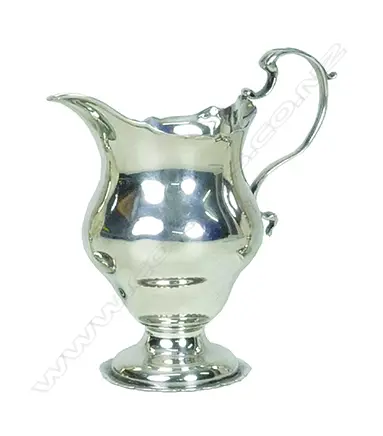 An early 20thC Georgian Revival silver cream jug Image 1++