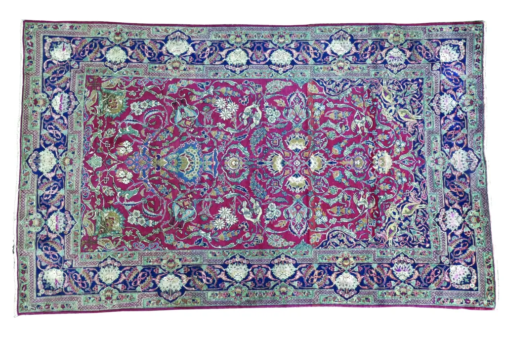 A fine quality semi antique hand hand knotted American Saruq rug Image 1++