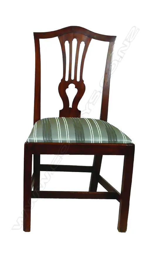 Three George III elm and ash framed country Chippendale side chairs Image 1++