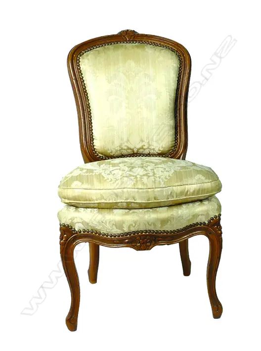 A vintage French walnut single chair of Louis XV style Image 1++