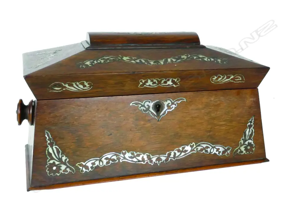 A Regency rosewood tea caddy Image 1++