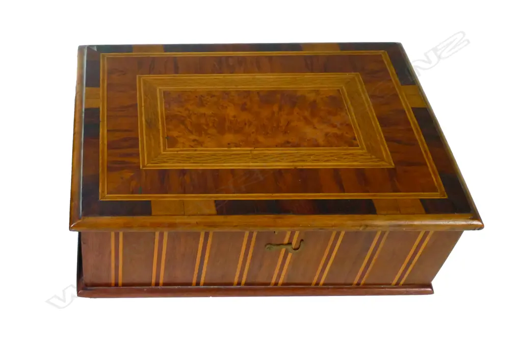 A good N.Z. colonial inlaid woods box Image 1++