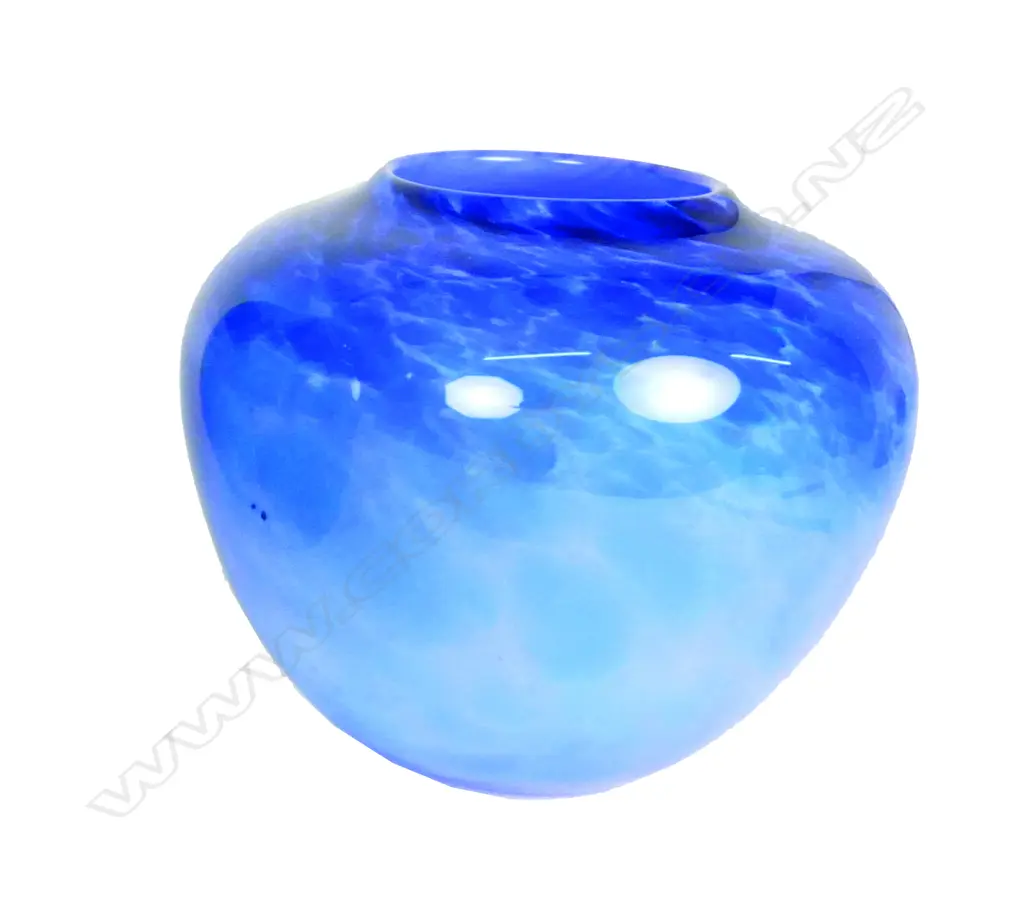 A Garry Nash studio glass vase Image 1++