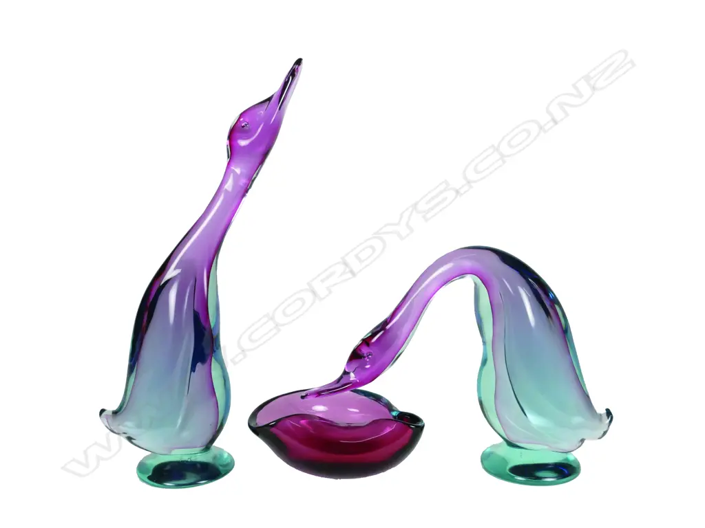 A set of coloured Art Glass ducks with bowl Image 1++