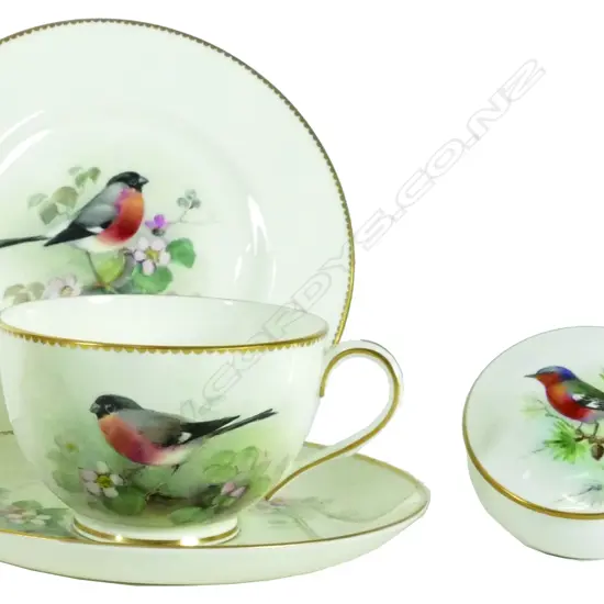 A Royal  Worcester trio and small trinket box