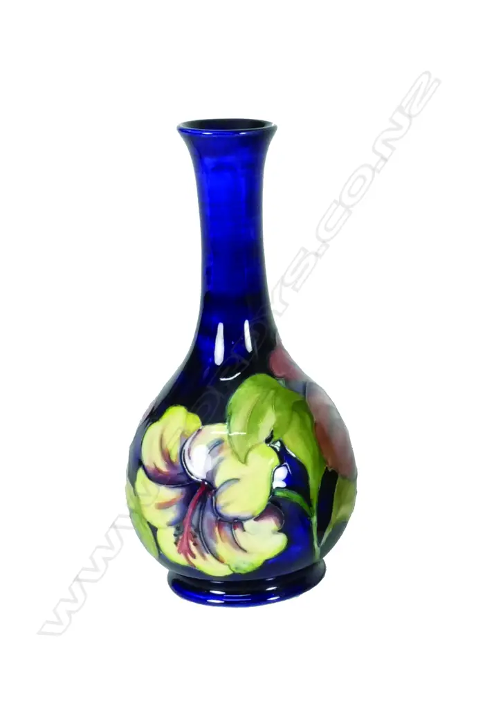 A William Moorcroft bottle vase Image 1++