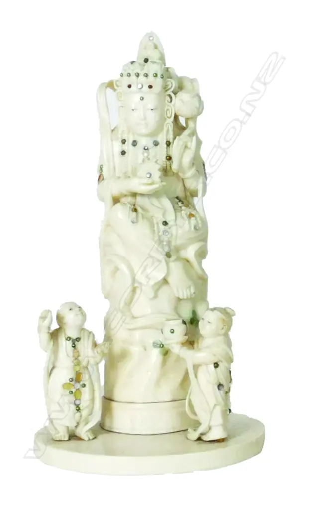 A Japanese marine ivory carving of Kwannon Image 1++