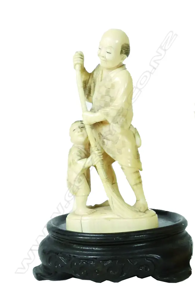A Japanese carved marine ivory figure group Image 1++