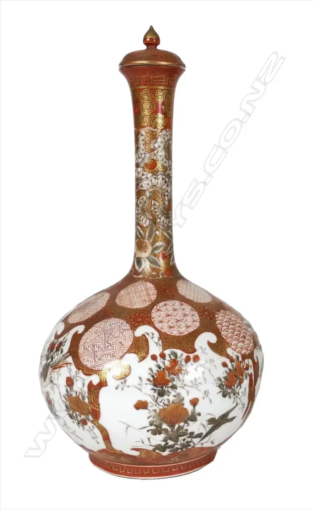 A Kutani porcelain lidded bottle vase Image 1++