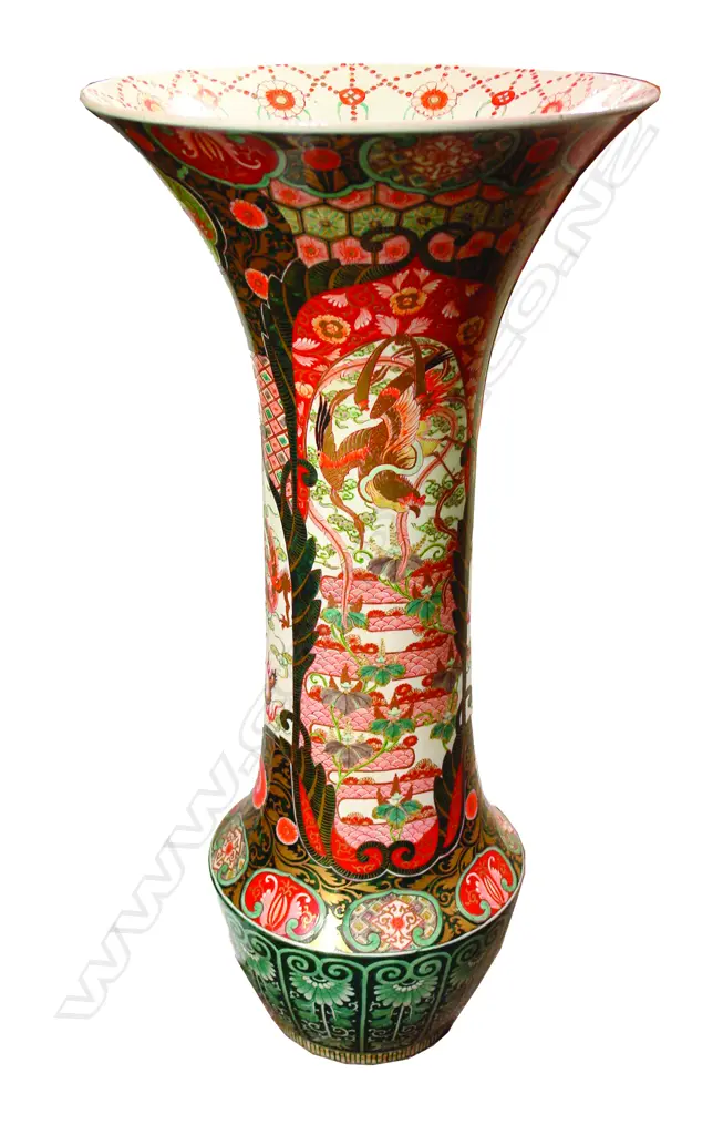 A large and impressive 19thC Japanese Imari floor vase Image 1++