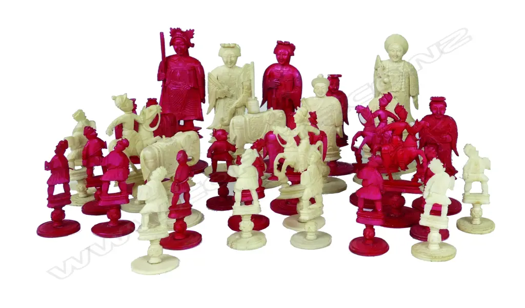 An old Chinese finely carved chess set Image 1++