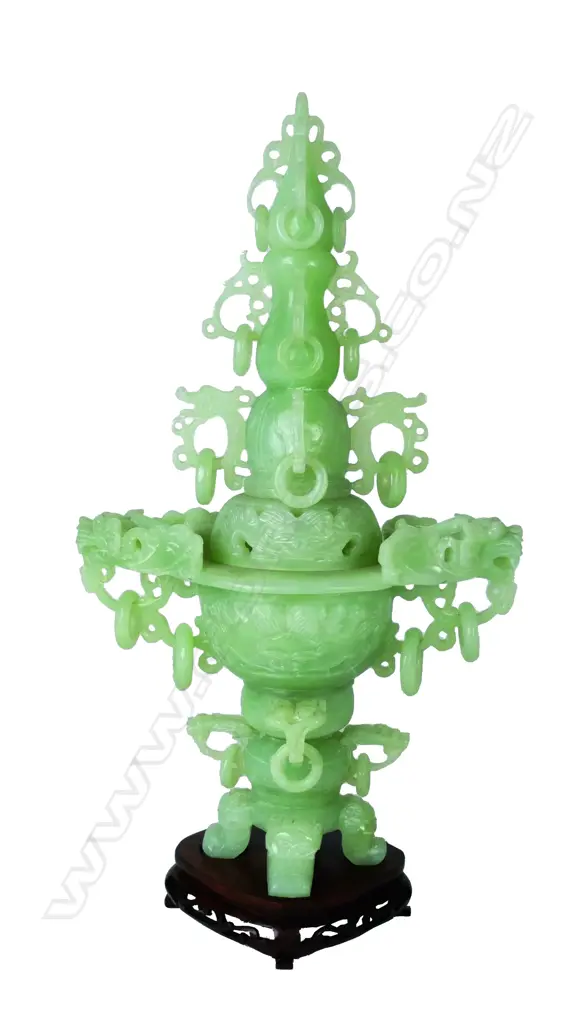 A Chinese green hardstone censer and cover Image 1++