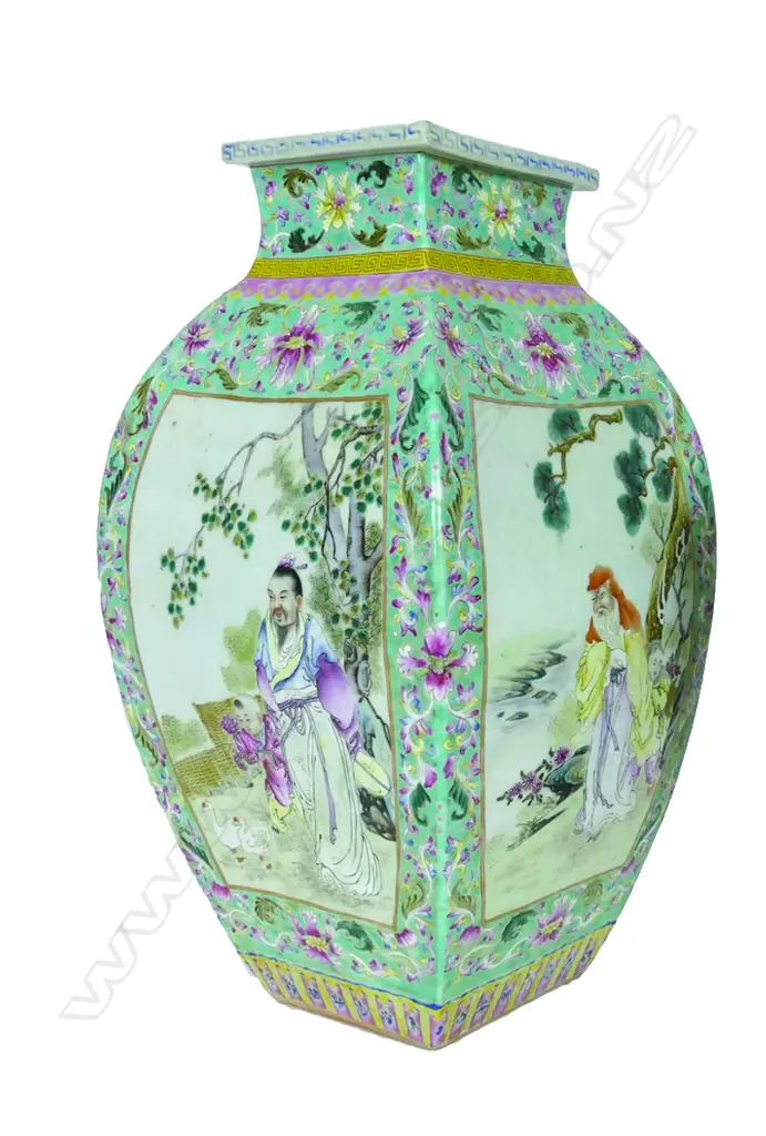 A large impressive Chinese famille rose baluster vase Image 1++