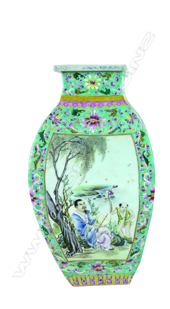 A large impressive Chinese famille rose baluster vase Image 1++