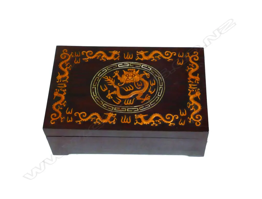 A Chinese rosewood lidded box Image 1++