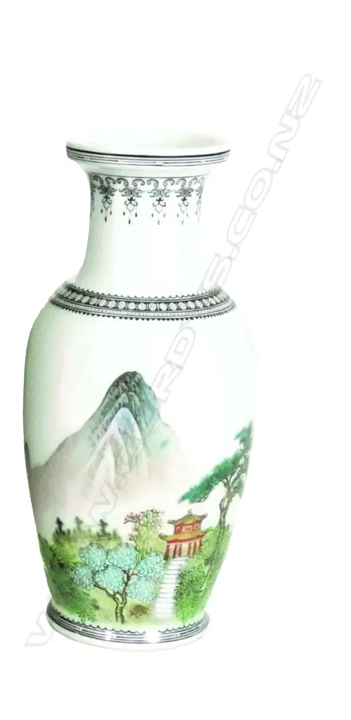 A Chinese porcelain vase Image 1++