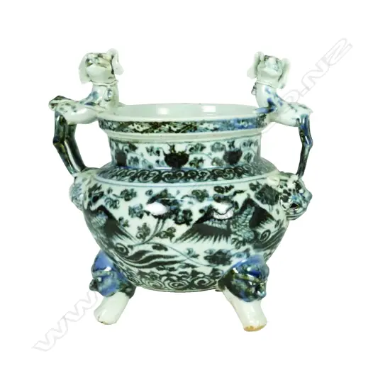A Chinese porcelain incense burner