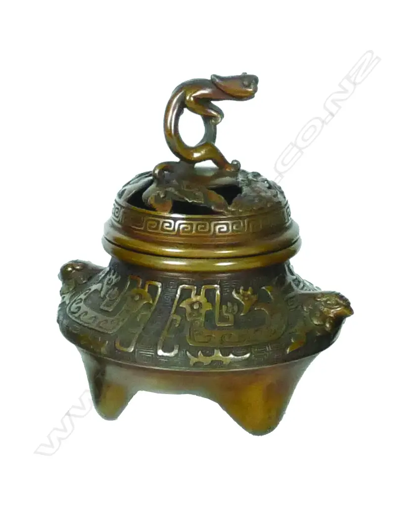 A Chinese bronze incense burner Image 1++
