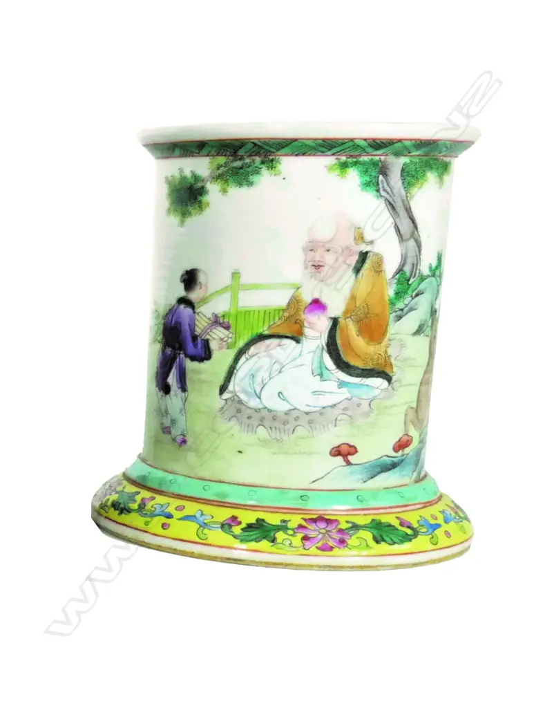 A Chinese porcelain cylindrical brush pot Image 1++